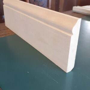 Battiscopa in legno grezzo  MISURE: – cm 80 x 15